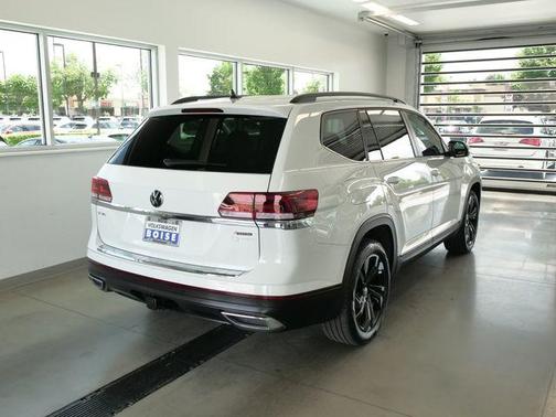 Pure White 2023 Volkswagen Atlas 3.6L SE w/Technology
