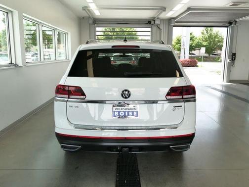 Pure White 2023 Volkswagen Atlas 3.6L SE w/Technology