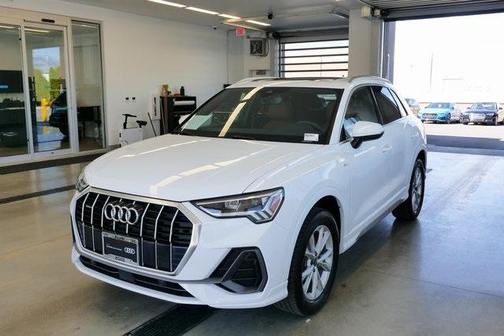 2024 Audi Q3 45 S line Premium