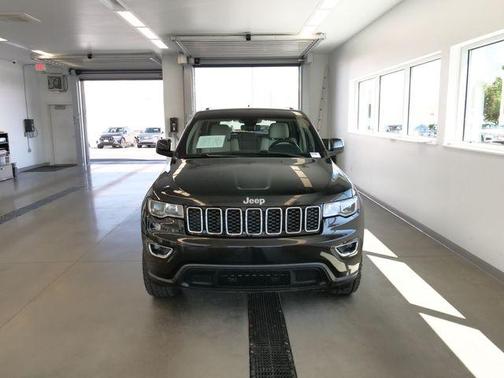 Diamond Black 2022 Jeep Grand Cherokee WK Laredo