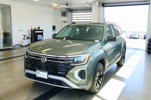 2025 Volkswagen Atlas 2.0T Peak Edition