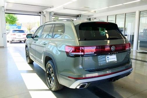 2025 Volkswagen Atlas 2.0T Peak Edition