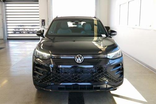 2025 Volkswagen Tiguan 2.0T SE R-Line Black