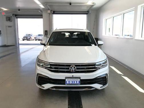 Opal White Pearl Effect 2023 Volkswagen Tiguan 2.0T SEL R-Line