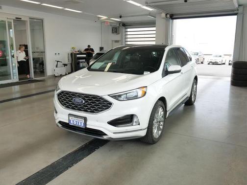 White Metallic 2021 Ford Edge Titanium