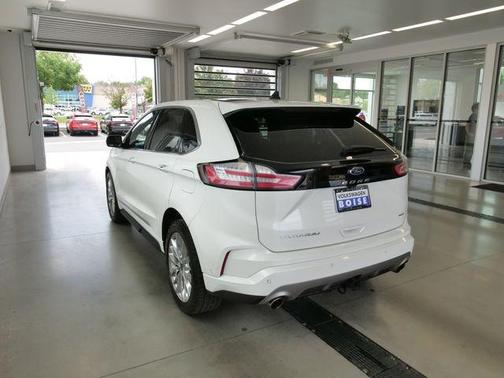 White Metallic 2021 Ford Edge Titanium
