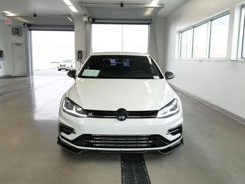 2019 Volkswagen Golf R 2.0T w/DCC & Navigation