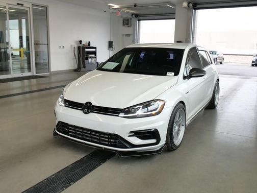 2019 Volkswagen Golf R 2.0T w/DCC & Navigation
