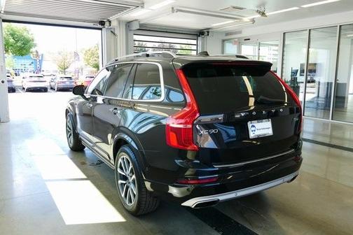 2017 Volvo XC90 T6 Momentum