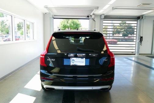 2017 Volvo XC90 T6 Momentum