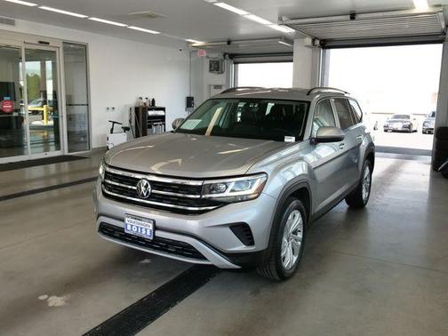 Pyrite Silver Metallic 2023 Volkswagen Atlas 3.6L SE w/Technology