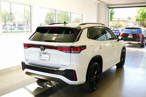 2025 Volkswagen Tiguan 2.0T SE R-Line Black