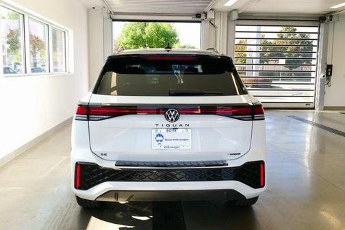 2025 Volkswagen Tiguan 2.0T SE R-Line Black