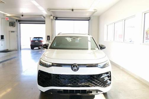 2025 Volkswagen Tiguan 2.0T SE R-Line Black