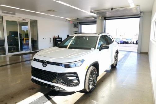 2025 Volkswagen Tiguan 2.0T SE R-Line Black