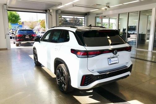 2025 Volkswagen Tiguan 2.0T SE R-Line Black