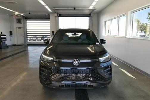 2025 Volkswagen Tiguan 2.0T SE R-Line Black