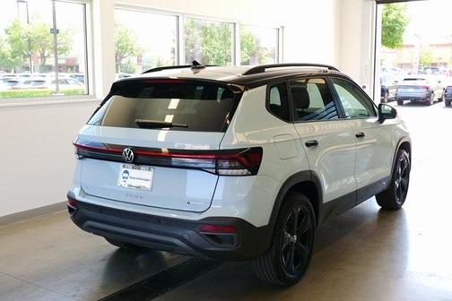 2025 Volkswagen Taos 1.5T SE Black