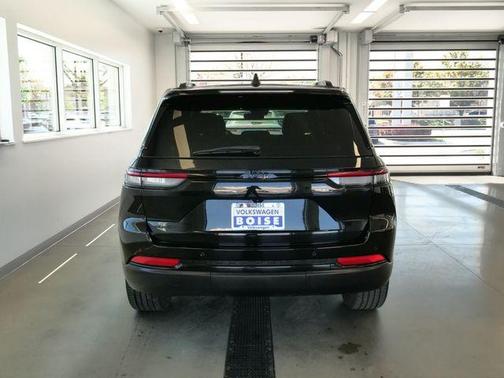 Diamond Black 2024 Jeep Grand Cherokee Laredo
