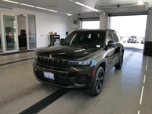 Diamond Black 2024 Jeep Grand Cherokee Laredo