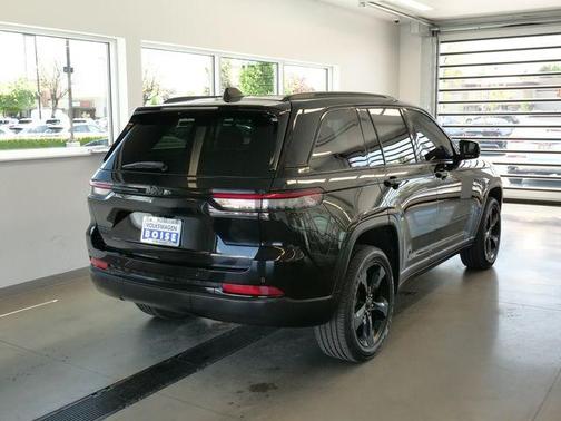 Diamond Black 2024 Jeep Grand Cherokee Laredo