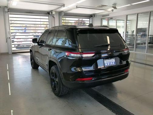 Diamond Black 2024 Jeep Grand Cherokee Laredo