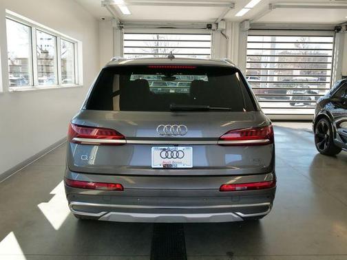 2021 Audi Q7 45 Premium