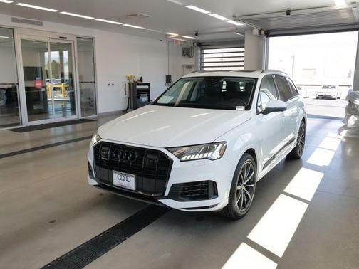 Glacier White Metallic 2023 Audi Q7 55 Prestige