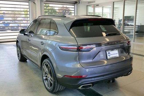 2022 Porsche Cayenne Base (Tiptronic)