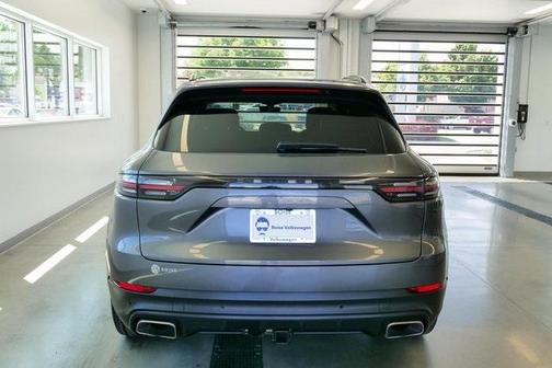 2022 Porsche Cayenne Base (Tiptronic)