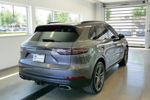 2022 Porsche Cayenne Base (Tiptronic)