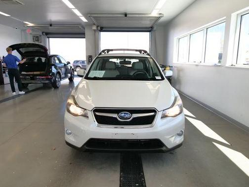 Satin White Pearl 2014 Subaru XV Crosstrek 2.0i Limited