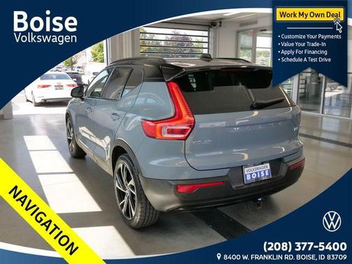 Gray Metallic 2021 Volvo XC40 T5 R-Design