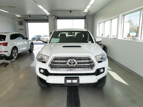 2017 Toyota Tacoma SR5