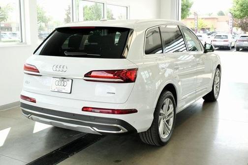 2022 Audi Q7 55 Premium Plus