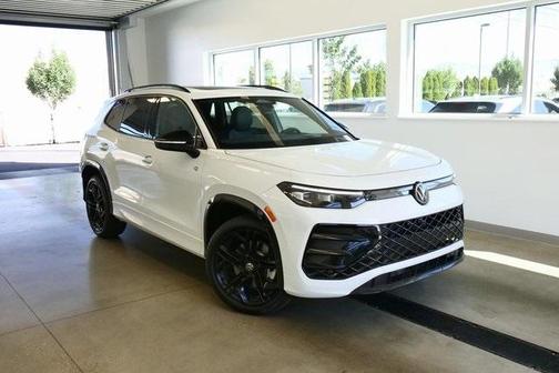 2025 Volkswagen Tiguan 2.0T SE R-Line Black