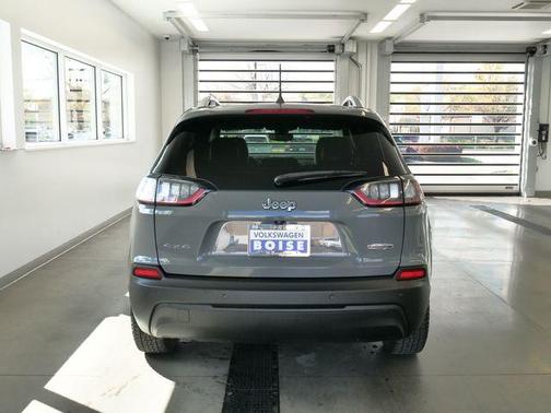 Sting Gray Clearcoat 2020 Jeep Cherokee Latitude Plus