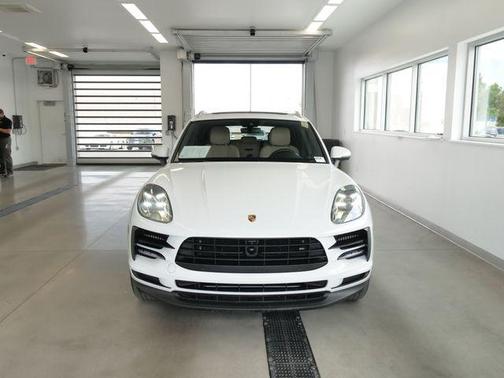 White 2019 Porsche Macan S