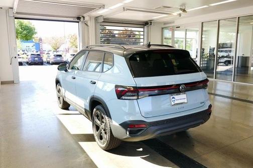 2025 Volkswagen Taos 1.5T SE Black