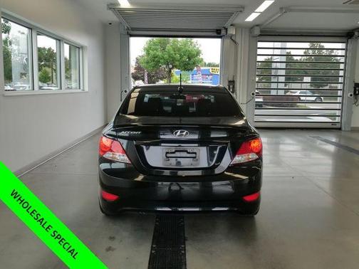 Ultra Black 2012 Hyundai Accent GLS