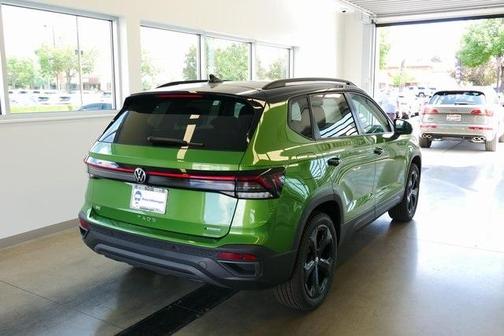 2025 Volkswagen Taos 1.5T SE Black