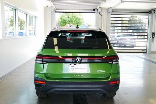 2025 Volkswagen Taos 1.5T SE Black