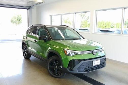 2025 Volkswagen Taos 1.5T SE Black