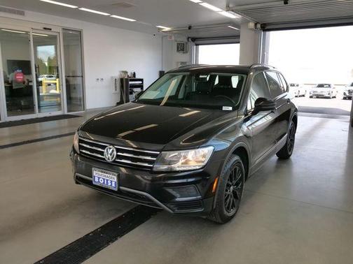 Deep Black Pearl Effect 2021 Volkswagen Tiguan 2.0T SE