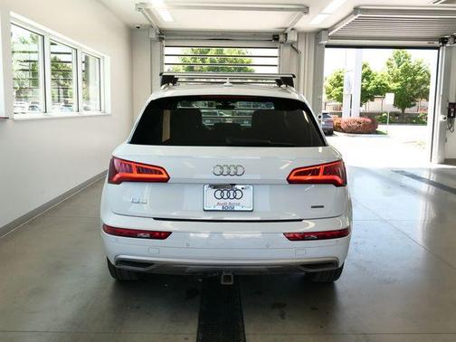 Glacier White Metallic 2020 Audi Q5 45 Prestige