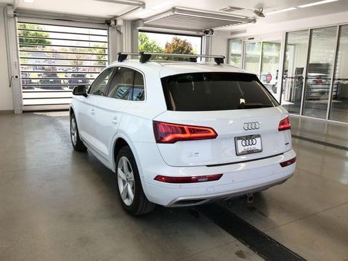 Glacier White Metallic 2020 Audi Q5 45 Prestige