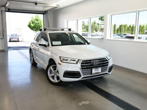 Glacier White Metallic 2020 Audi Q5 45 Prestige