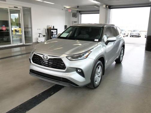 Celestial Silver Metallic 2021 Toyota Highlander LE