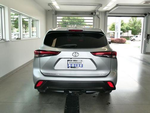 Celestial Silver Metallic 2021 Toyota Highlander LE