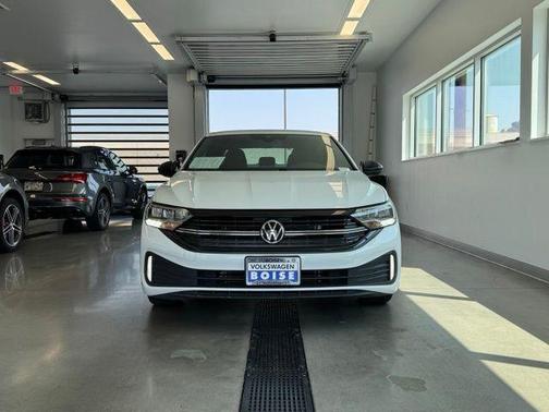 Pure White 2022 Volkswagen Jetta 1.5T Sport